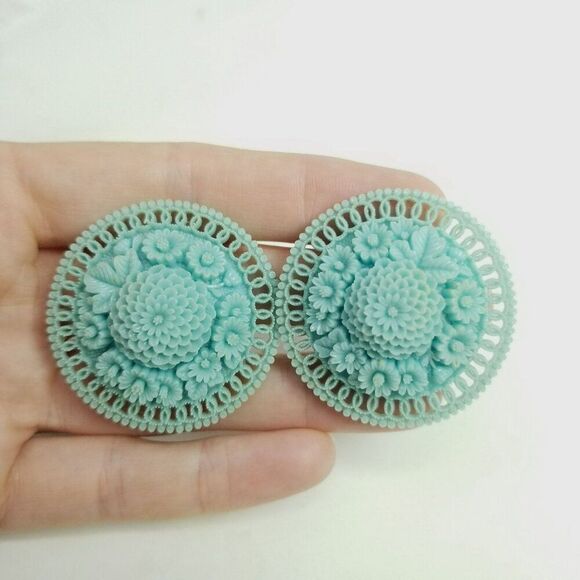Vintage Large Blue Round Clip On Earrings, Floral Filigree Design, Plastic - Picture 5 of 6